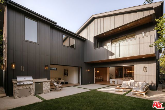 3621 Moore Street, Los Angeles, CA 90066