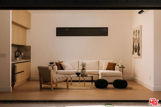 3621 Moore Street, Los Angeles, CA 90066