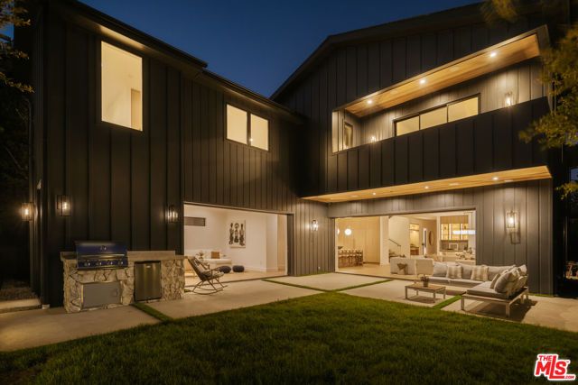 3621 Moore Street, Los Angeles, CA 90066