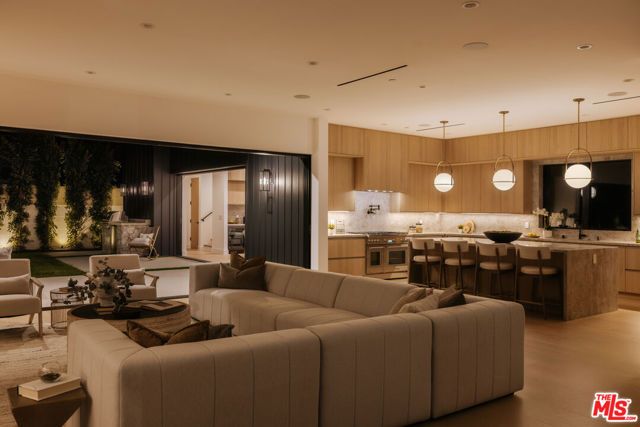 3621 Moore Street, Los Angeles, CA 90066