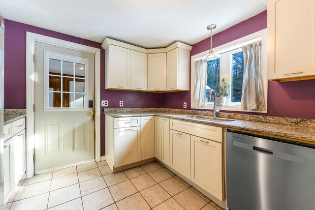 97 Muchado Drive, Barrington, NH 03825