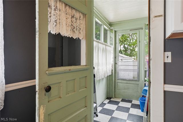 1221 Florencedale Avenue, Youngstown, OH 44505