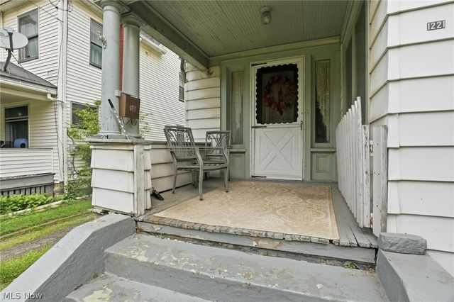 1221 Florencedale Avenue, Youngstown, OH 44505