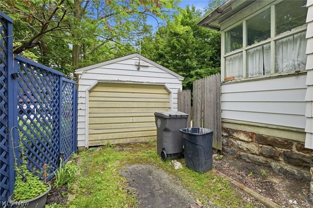 1221 Florencedale Avenue, Youngstown, OH 44505