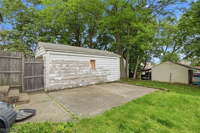 1221 Florencedale Avenue, Youngstown, OH 44505