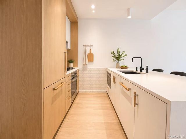 2218 Jackson Avenue 1006, Long Island City, NY 11101