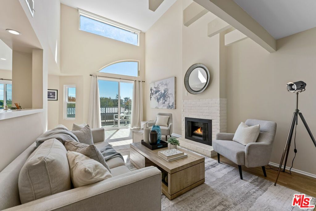 2677 Centinela Avenue 402, Santa Monica, CA 90405