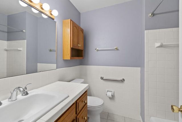 998 Lake Country COURT, Oconomowoc, WI 53066