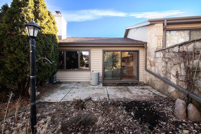 998 Lake Country COURT, Oconomowoc, WI 53066