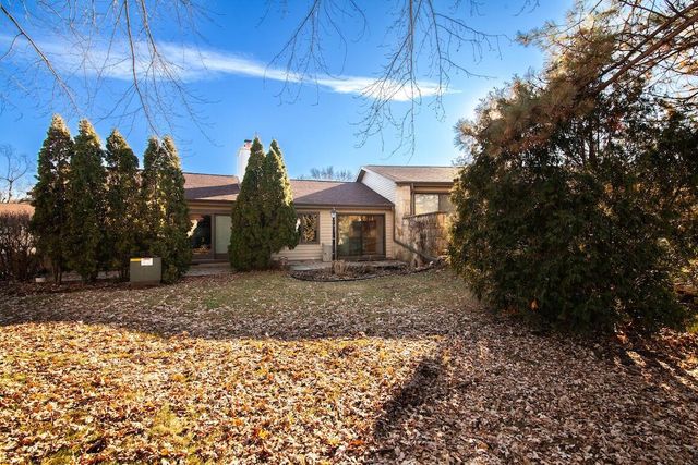 998 Lake Country COURT, Oconomowoc, WI 53066