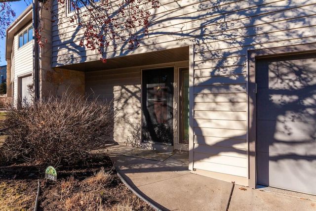 998 Lake Country COURT, Oconomowoc, WI 53066