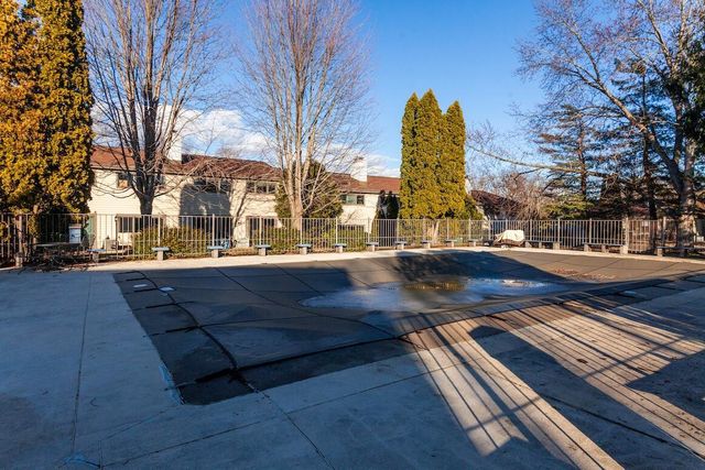 998 Lake Country COURT, Oconomowoc, WI 53066