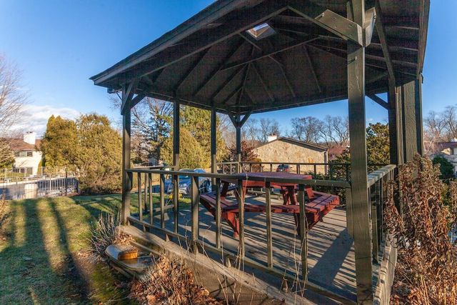 998 Lake Country COURT, Oconomowoc, WI 53066