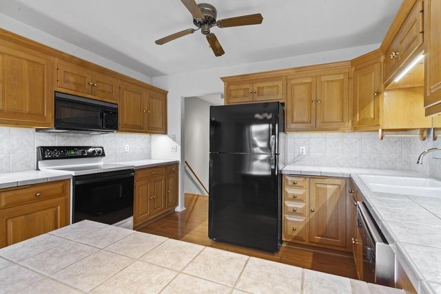 998 Lake Country COURT, Oconomowoc, WI 53066