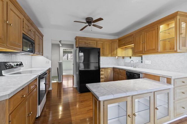 998 Lake Country COURT, Oconomowoc, WI 53066