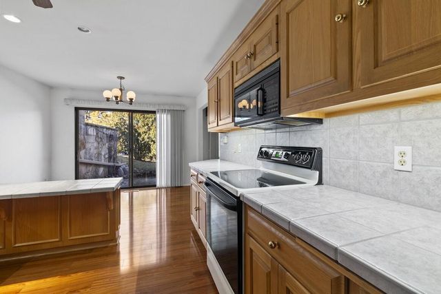 998 Lake Country COURT, Oconomowoc, WI 53066