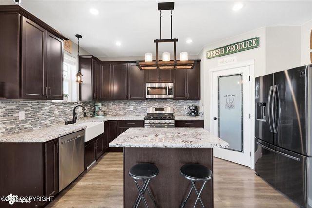 4941 E Rooster Circle, Wasilla, AK 99654