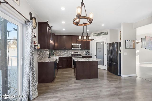 4941 E Rooster Circle, Wasilla, AK 99654