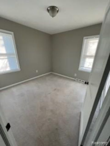 2224 Guthrie Avenue, Royal Oak, MI 48067