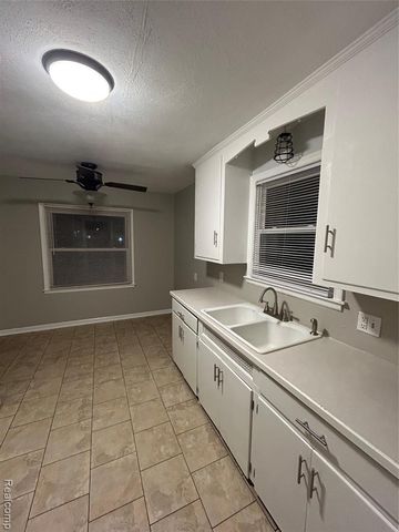 2224 Guthrie Avenue, Royal Oak, MI 48067