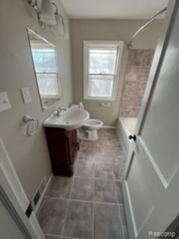 2224 Guthrie Avenue, Royal Oak, MI 48067