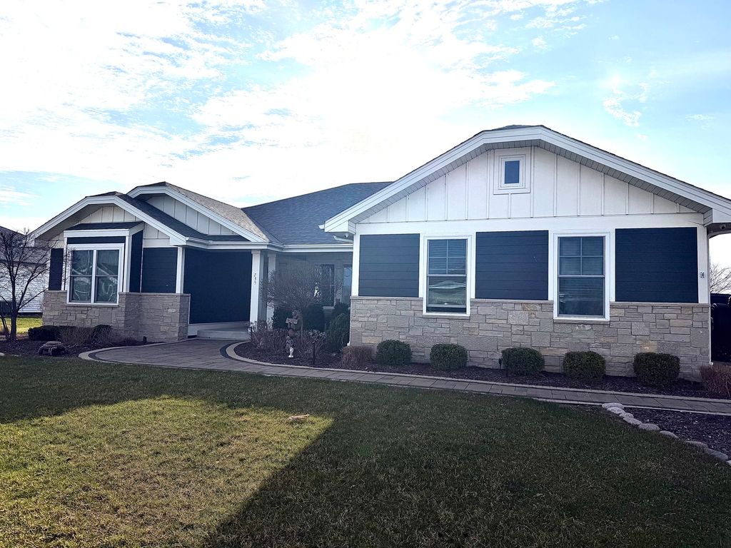 735 Peacock Place, Manteno, IL 60950