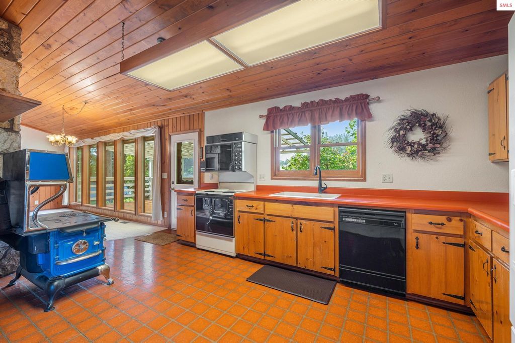 8967 W Driftwood Dr, Coeur d'Alene, ID 83814 photo 10