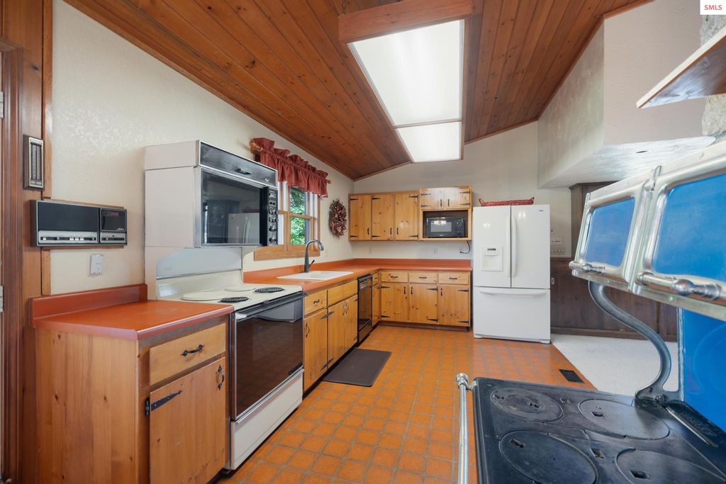 8967 W Driftwood Dr, Coeur d'Alene, ID 83814 photo 11