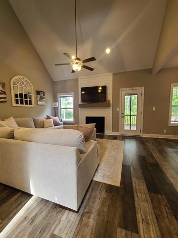 1308 Sussex Dr, Clarksville, TN 37042