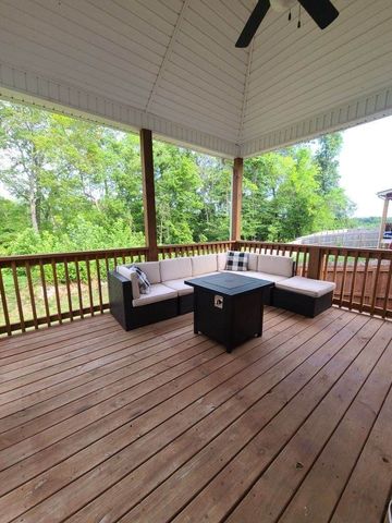 1308 Sussex Dr, Clarksville, TN 37042
