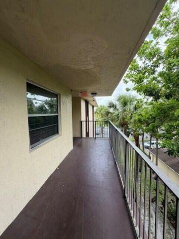 3341 NW 47th Terrace 408, Lauderdale Lakes, FL 33319