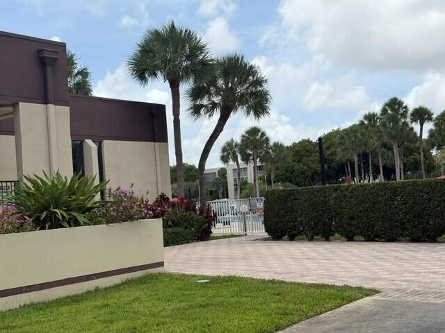 3341 NW 47th Terrace 408, Lauderdale Lakes, FL 33319