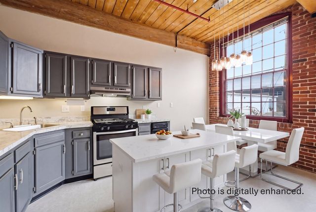 470 Silver St Apt 222, Manchester, NH 03103