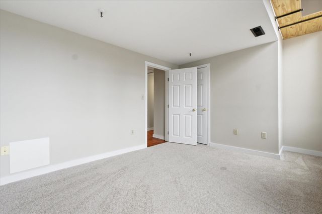 470 Silver St Apt 222, Manchester, NH 03103