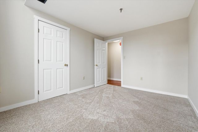 470 Silver St Apt 222, Manchester, NH 03103