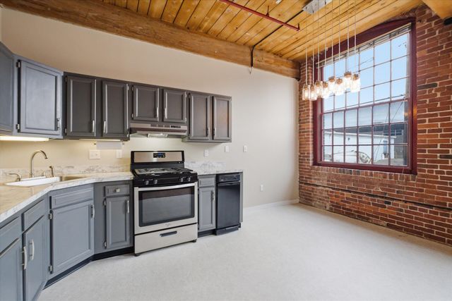 470 Silver St Apt 222, Manchester, NH 03103