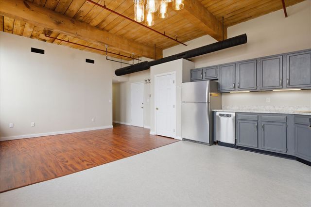 470 Silver St Apt 222, Manchester, NH 03103