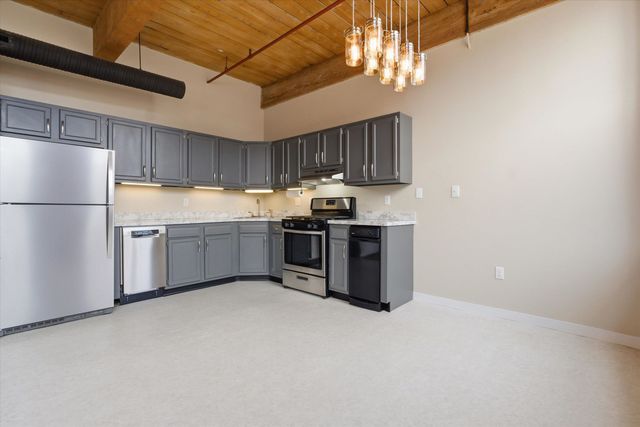 470 Silver St Apt 222, Manchester, NH 03103