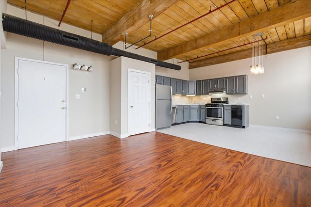 470 Silver St Apt 222, Manchester, NH 03103