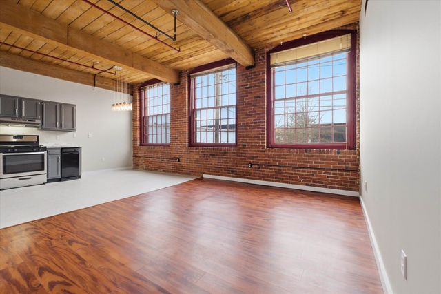 470 Silver St Apt 222, Manchester, NH 03103