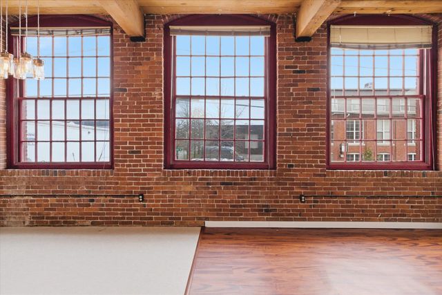 470 Silver St Apt 222, Manchester, NH 03103