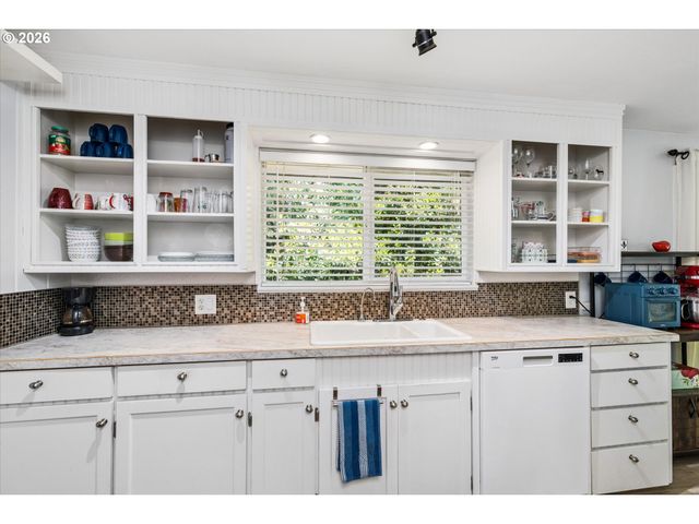 1524 GALAWAY Ct, Eugene, OR 97401
