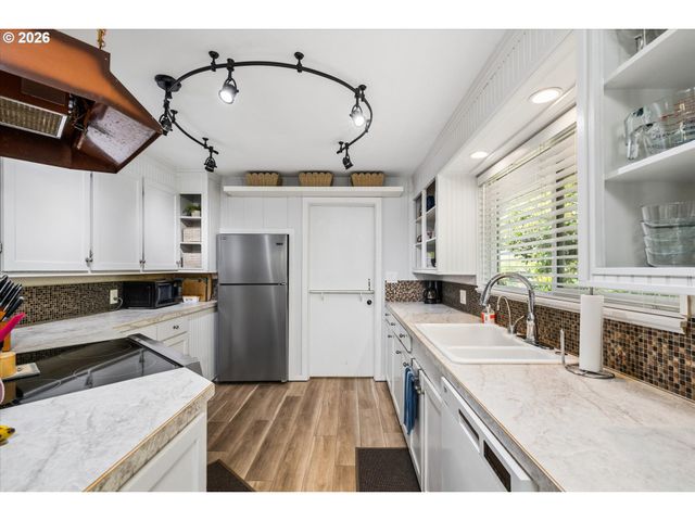 1524 GALAWAY Ct, Eugene, OR 97401