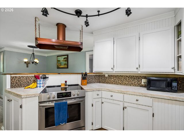 1524 GALAWAY Ct, Eugene, OR 97401