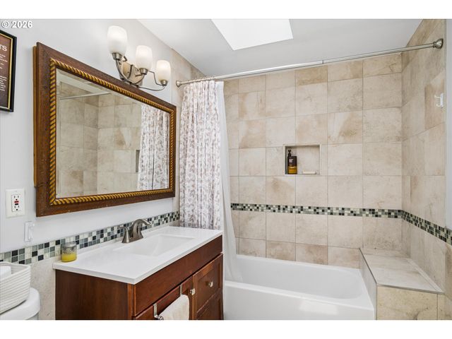 1524 GALAWAY Ct, Eugene, OR 97401