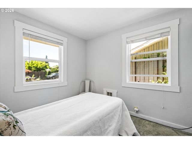1524 GALAWAY Ct, Eugene, OR 97401