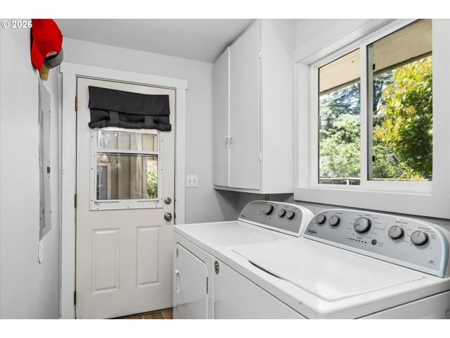1524 GALAWAY Ct, Eugene, OR 97401