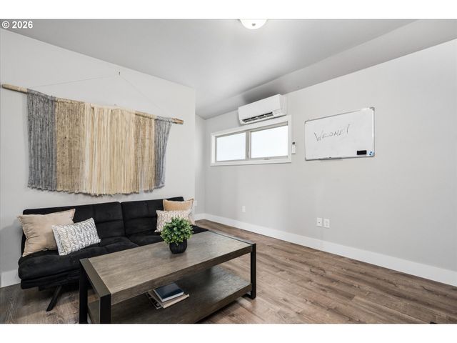1524 GALAWAY Ct, Eugene, OR 97401