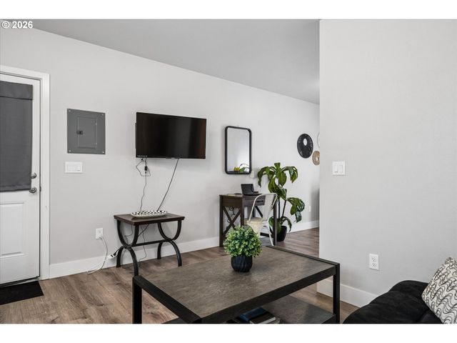 1524 GALAWAY Ct, Eugene, OR 97401