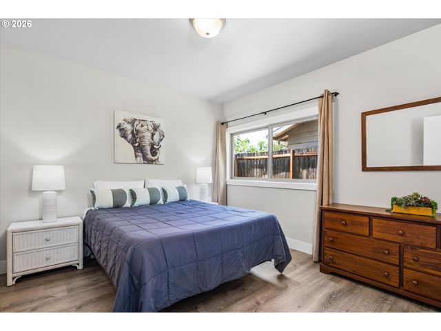 1524 GALAWAY Ct, Eugene, OR 97401